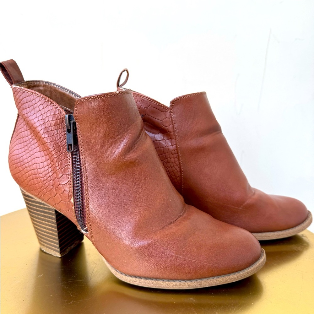 EURO SOFT SAVINA HEELED ANKLE BOOTIES